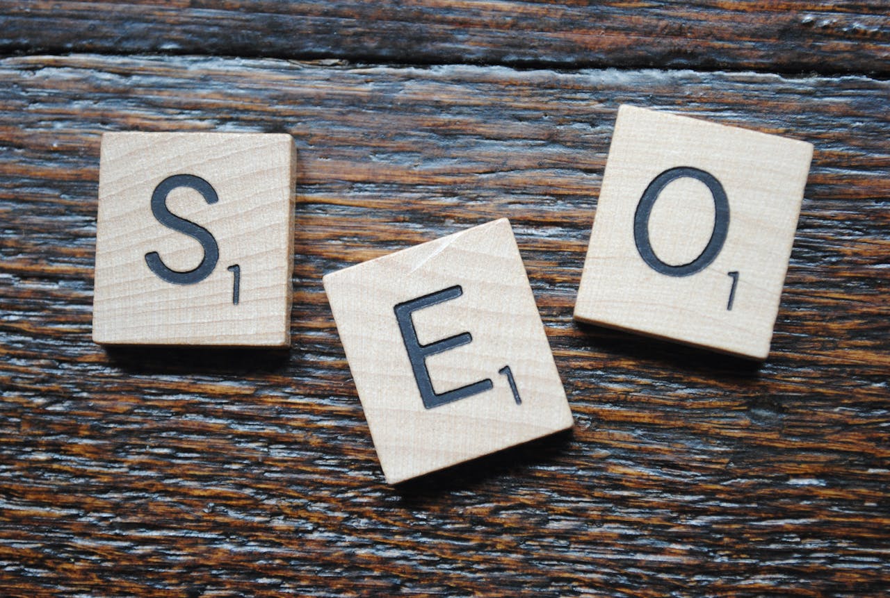 Günstiger Content für Unternehmen durch optimierten SEO Einsatz durch ein Bild dargestellt